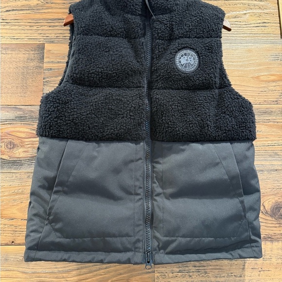 Canada Goose Elora 650 Fill Power Down Vest, NWT - Picture 6 of 13